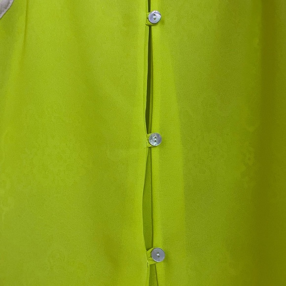 Lime green sleeveless lacy blouse - Picture 5 of 7